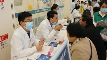 「周末健康夜市」熱鬧開張 全科醫(yī)生巡診與醫(yī)護(hù)技能現(xiàn)場體驗(yàn)吸引市民